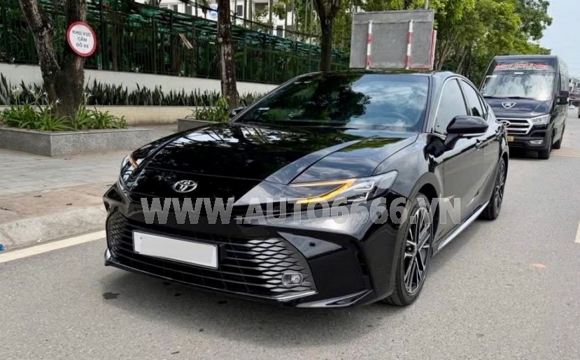 Toyota Camry 2.5 HEV Top 2025