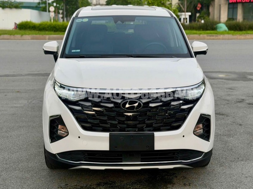 Hyundai Custin Cao Cấp 2.0T 2024